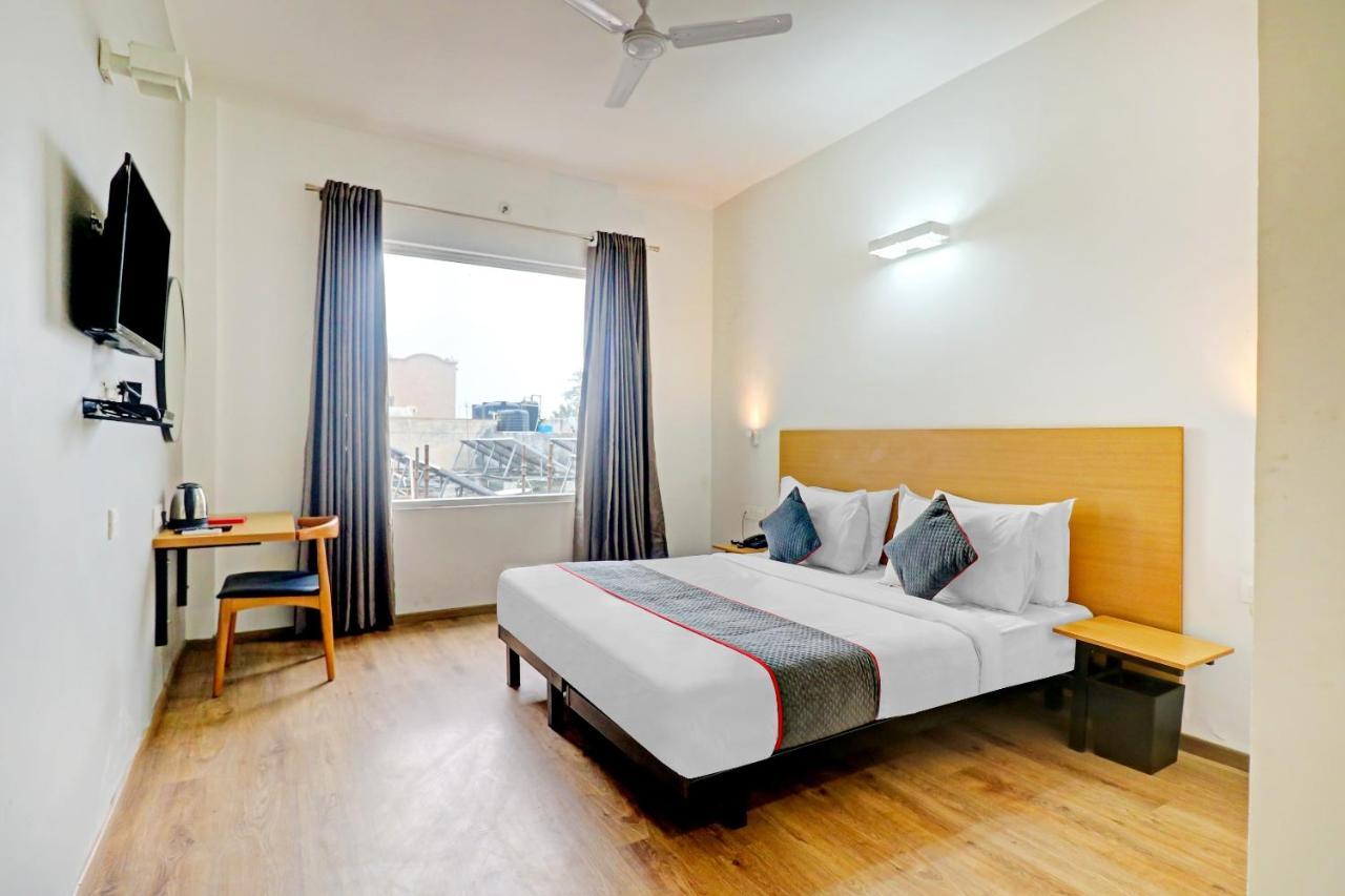 Townhouse Sector 30 Near Botanic Garden Of Indian Republic Hotel Noida Exterior foto