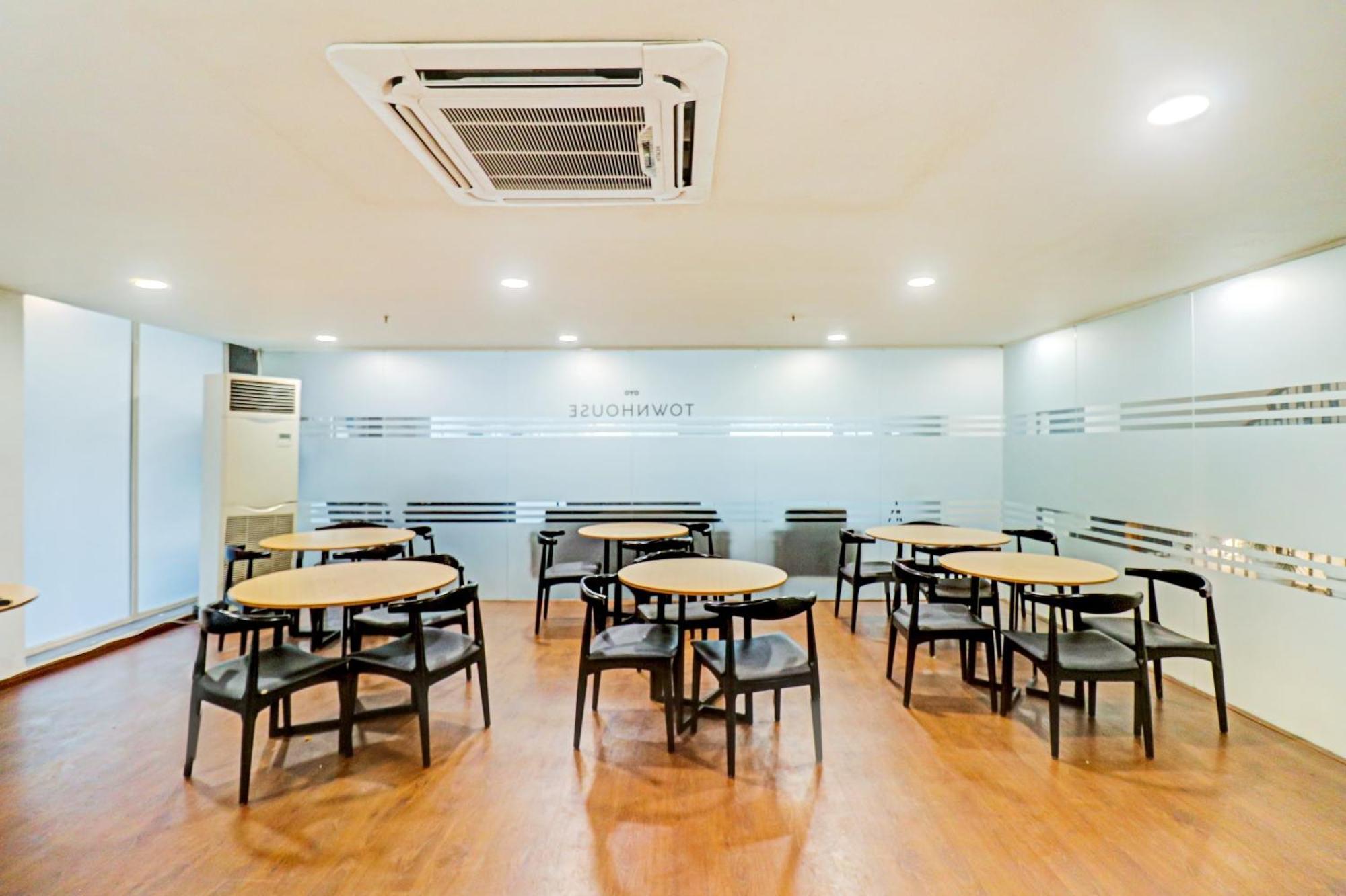 Townhouse Sector 30 Near Botanic Garden Of Indian Republic Hotel Noida Exterior foto