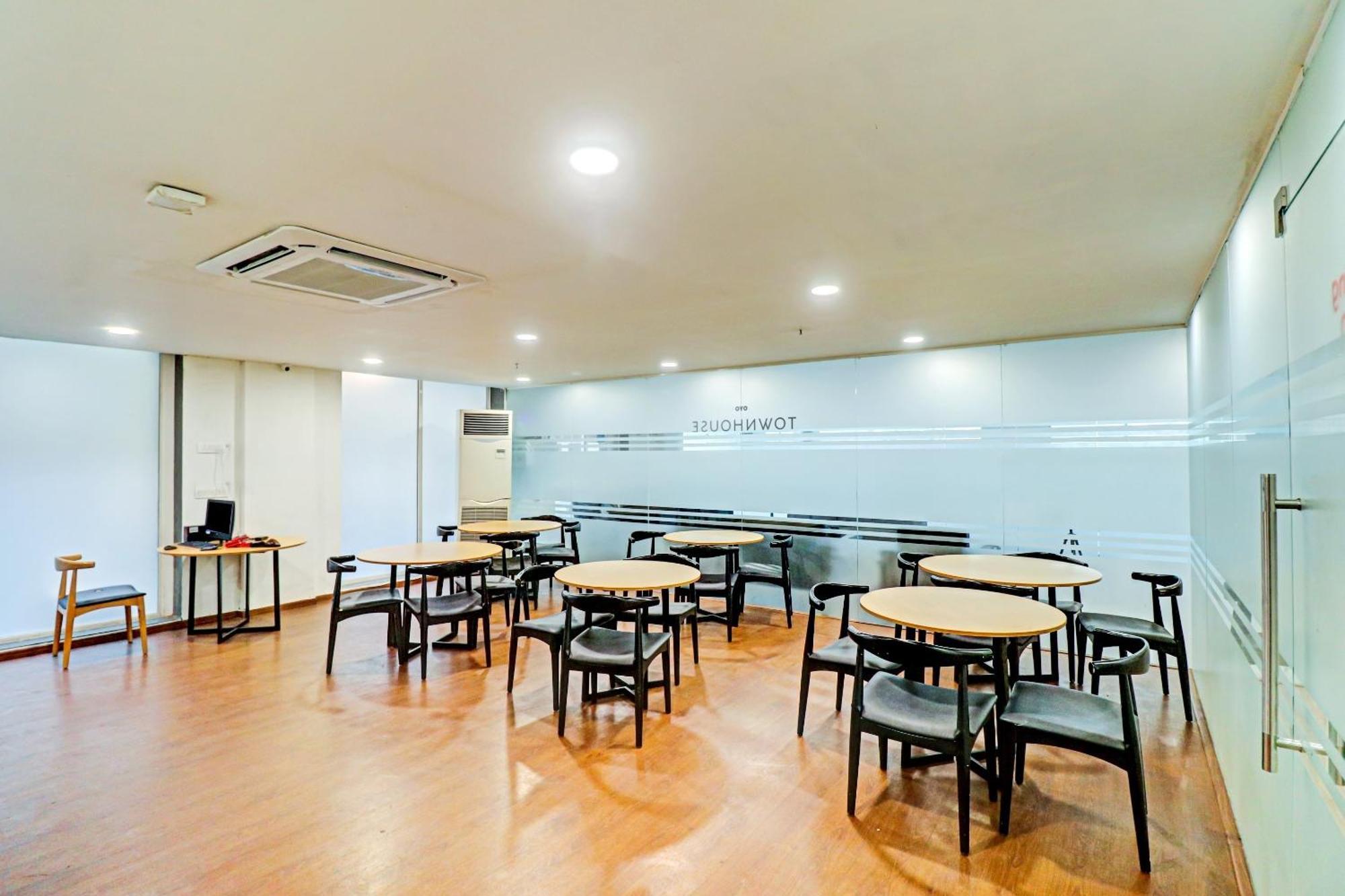 Townhouse Sector 30 Near Botanic Garden Of Indian Republic Hotel Noida Exterior foto