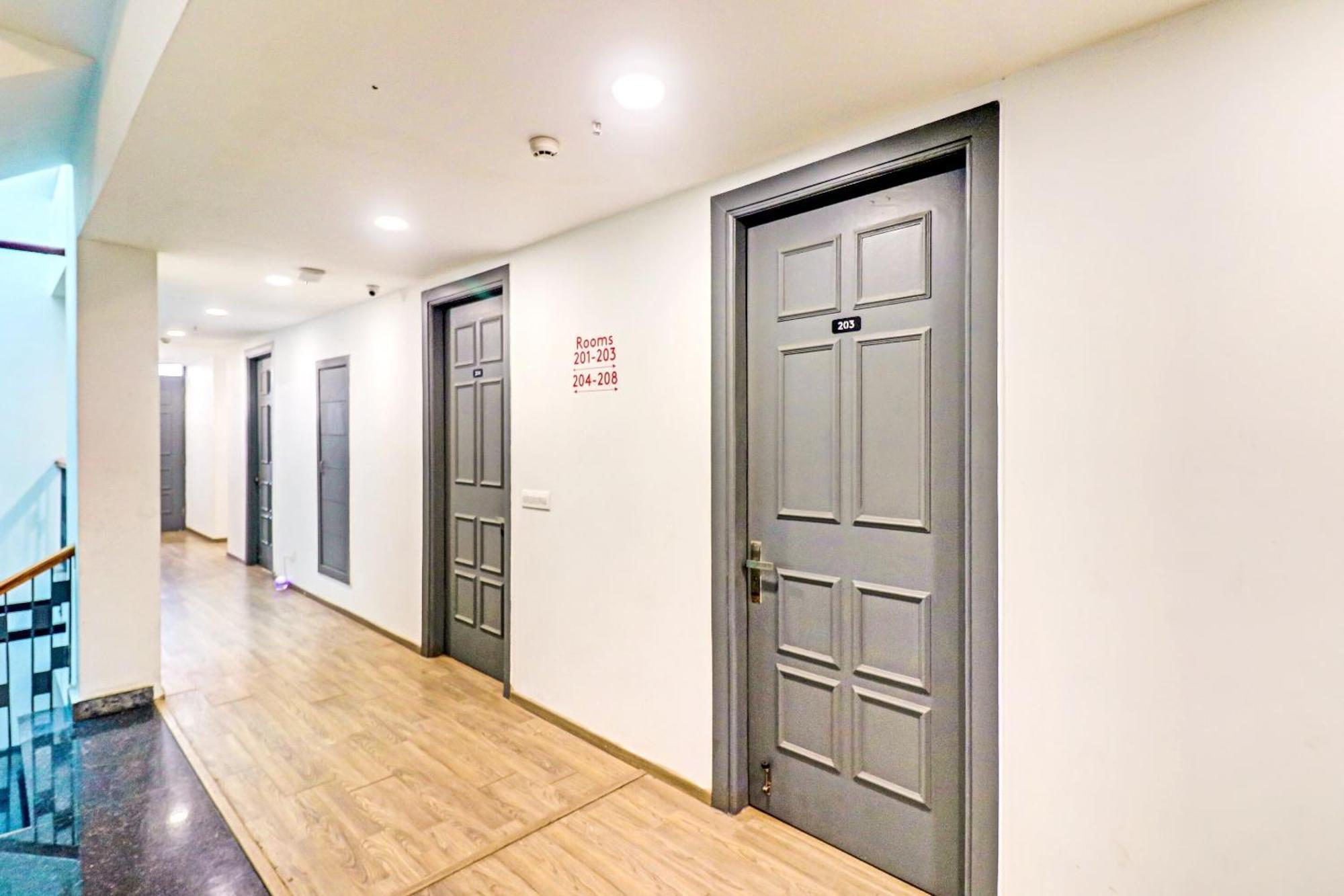 Townhouse Sector 30 Near Botanic Garden Of Indian Republic Hotel Noida Exterior foto